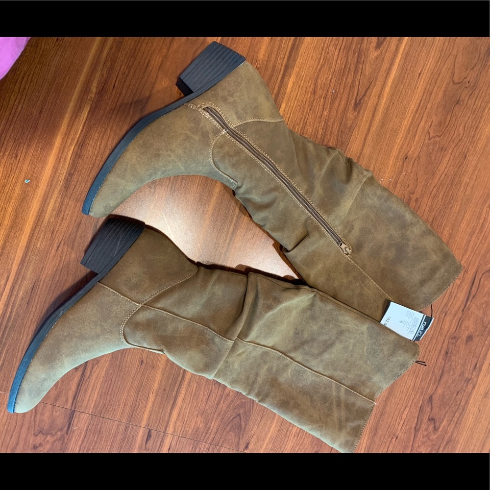 Boots - Picture 2 of 3